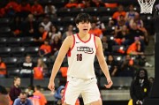 杨瀚森季后赛首战6分5板2助+2盖帽 混音险胜卡皮坦人